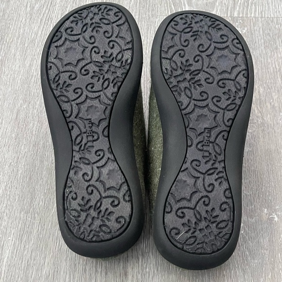 L.L.Bean Daybreak Scuff Squirrels Motif Slippers Size 7 - Picture 5 of 5